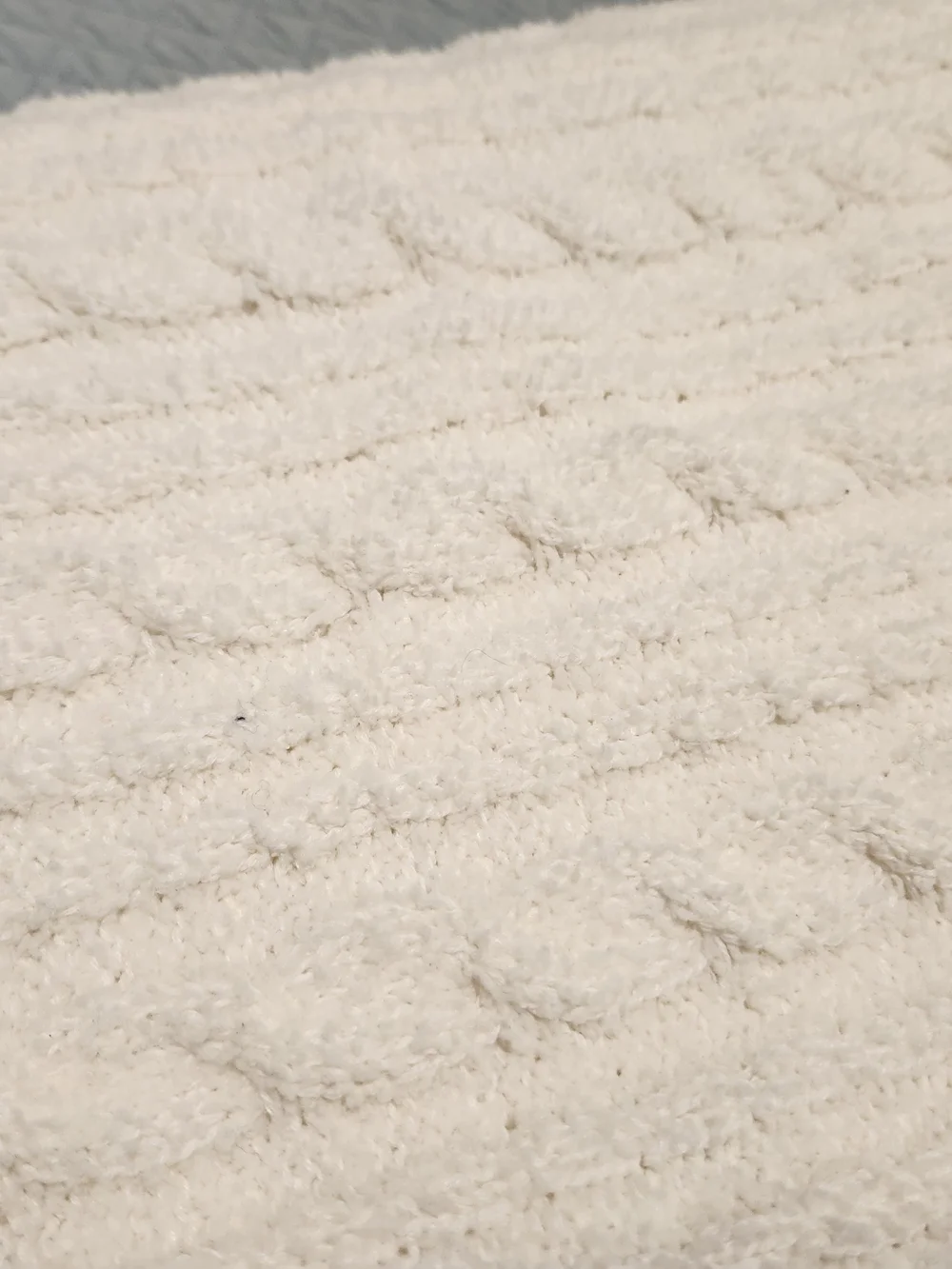 Cream Plush Baby Blanket & A Set Of 3 Head Bands And 3 Pairs Of Mittens